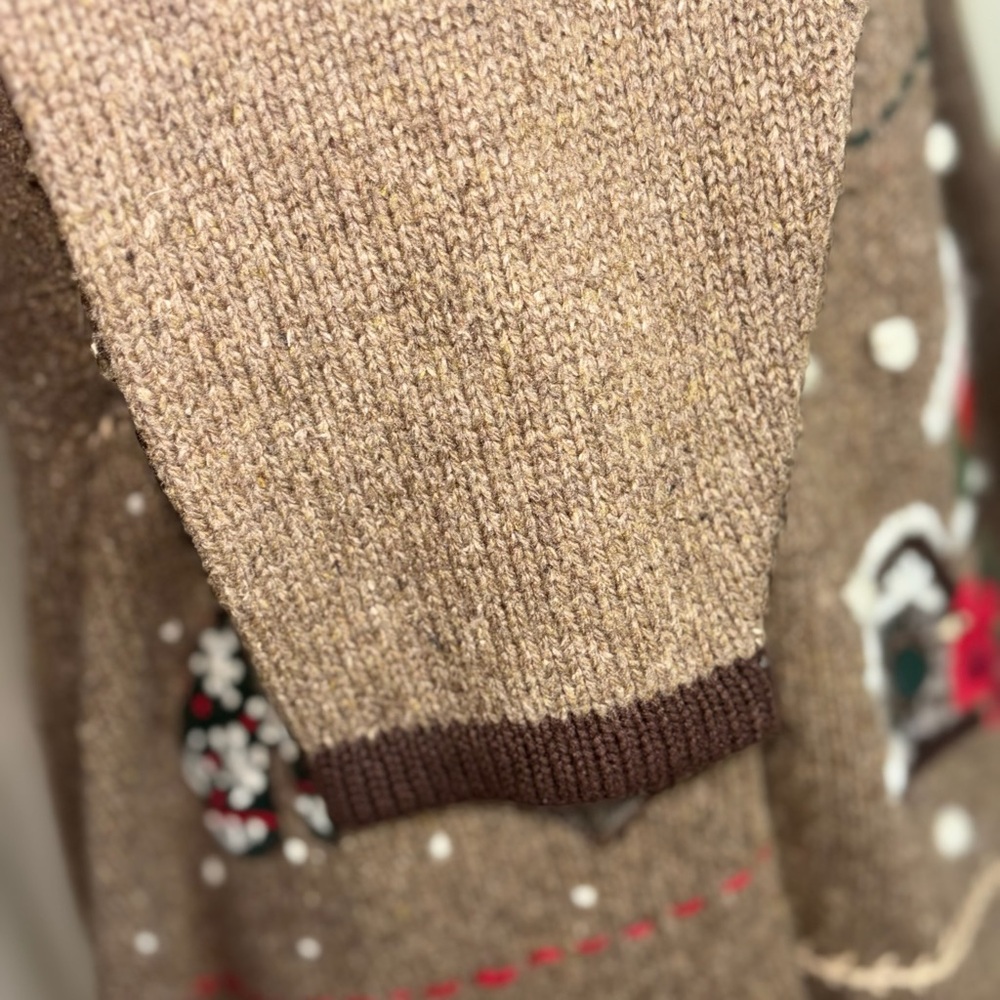 Victoria Jones Christmas Festive Cardigan with Holiday Motifs - Picture 5 of 14